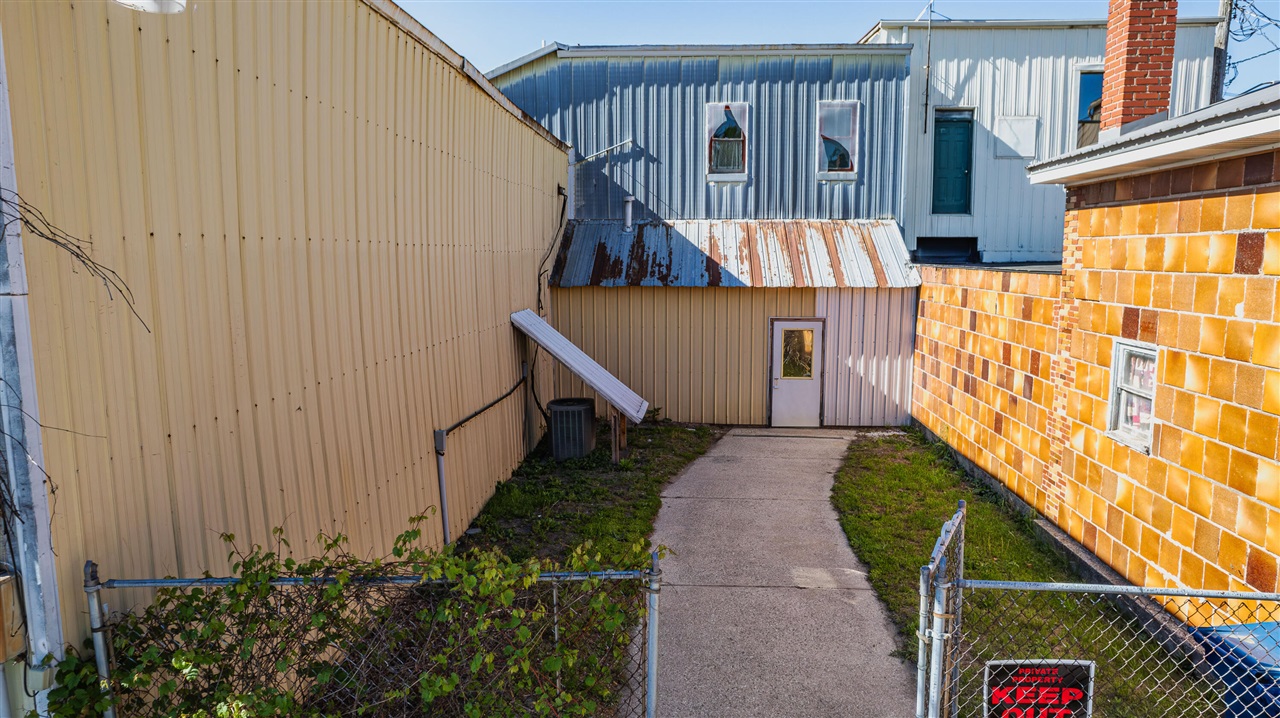 main property photo 10