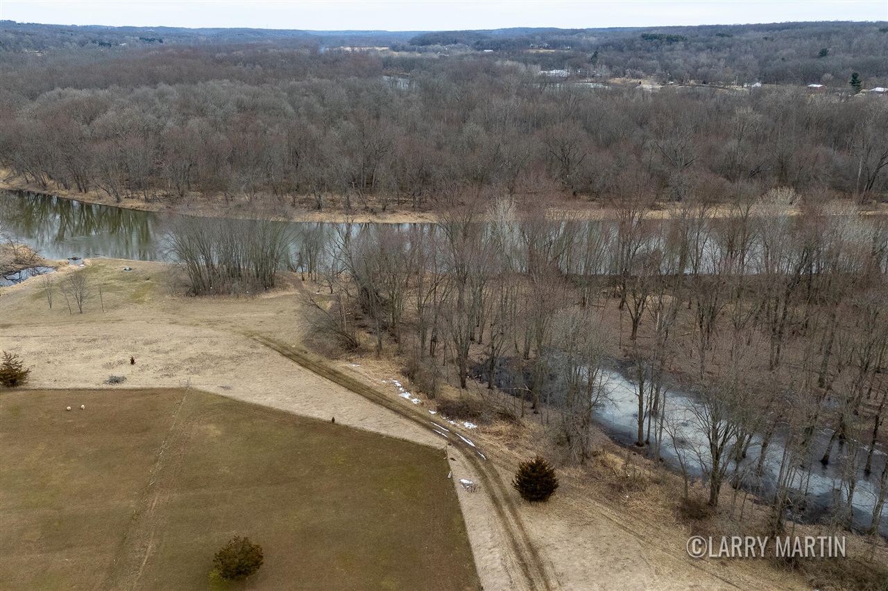 main property photo 11