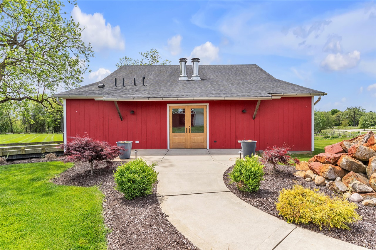 main property photo 40