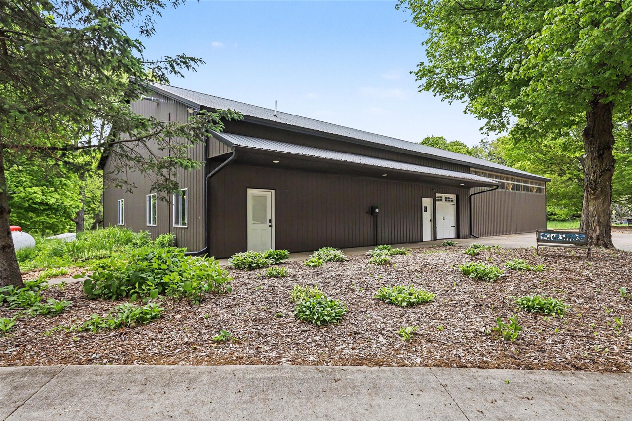 main property photo 40