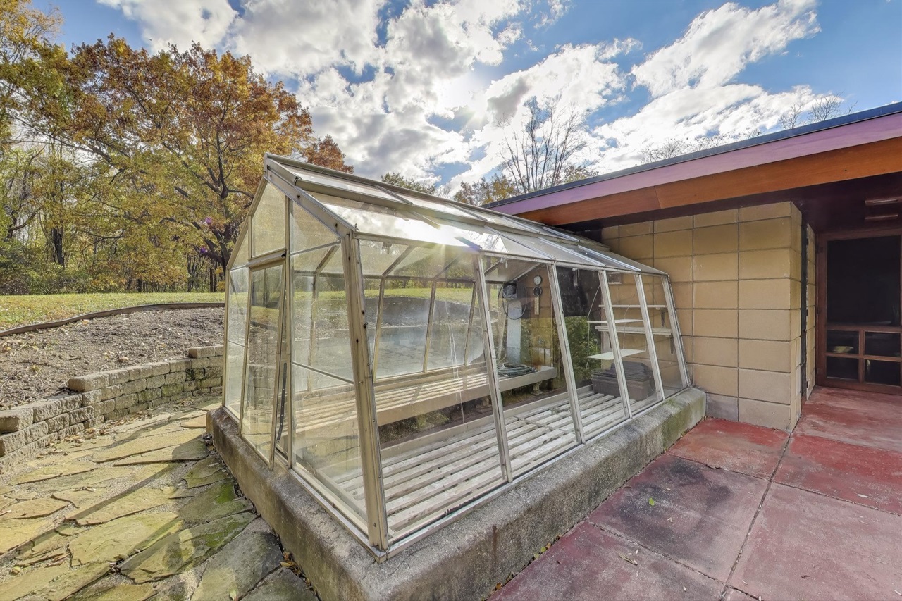 main property photo 90