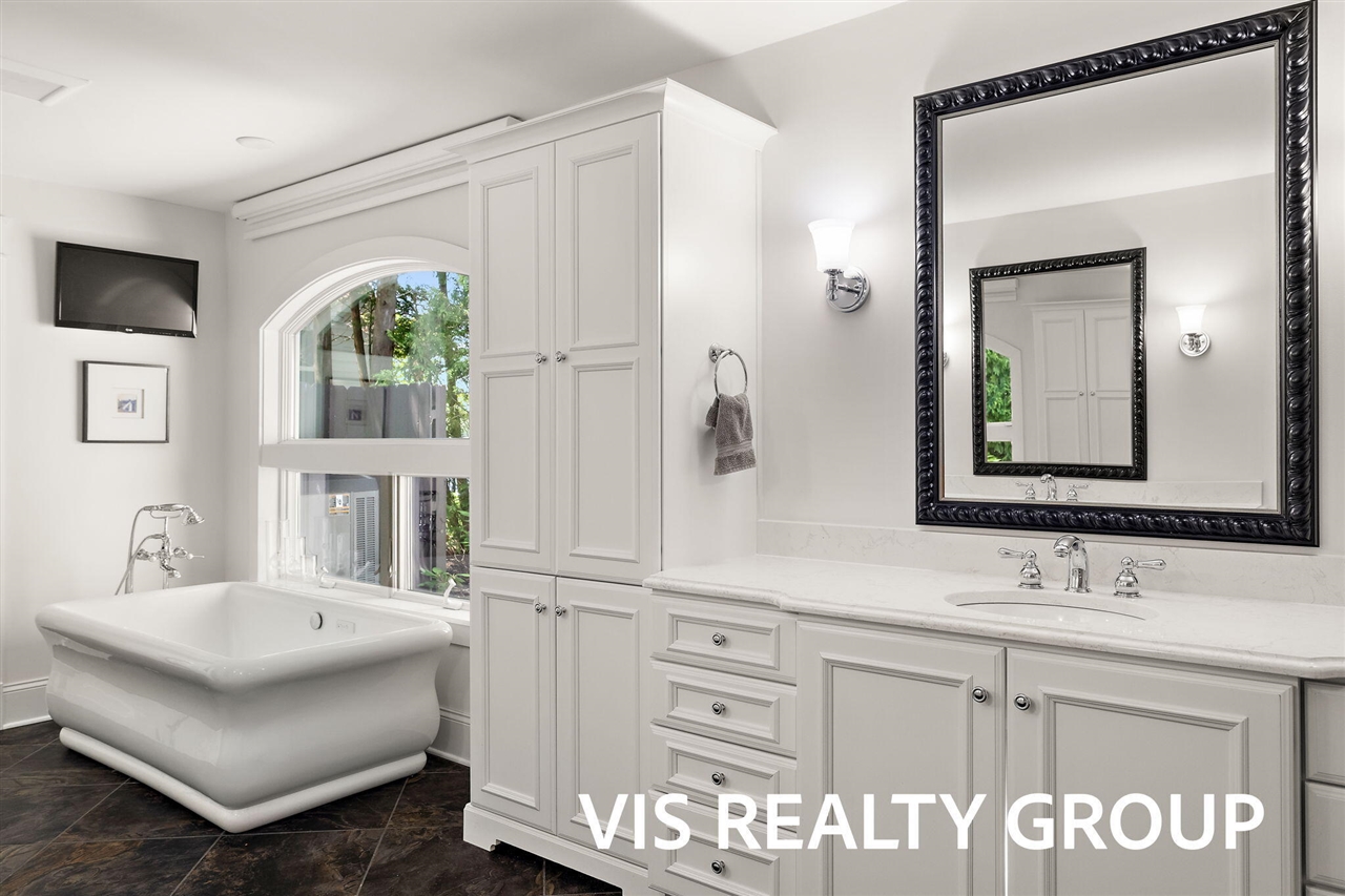 main property photo 74