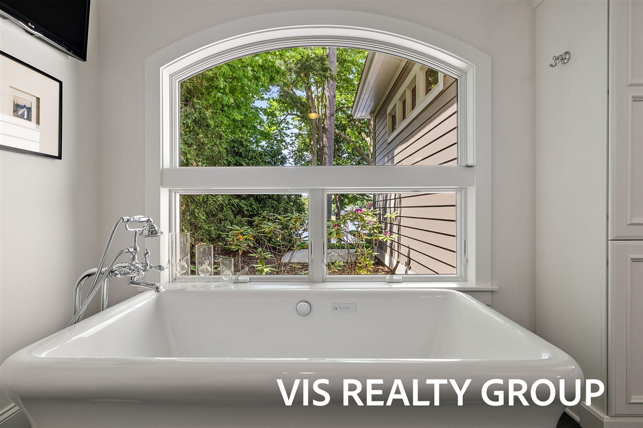 main property photo 79
