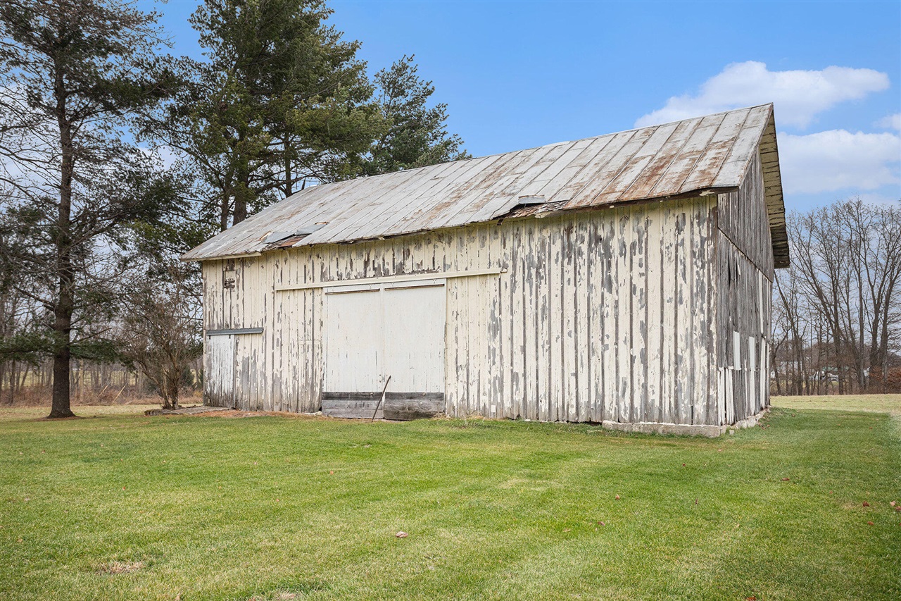main property photo 11