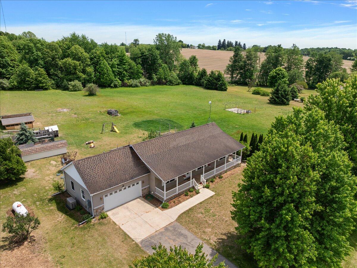 main property photo 11