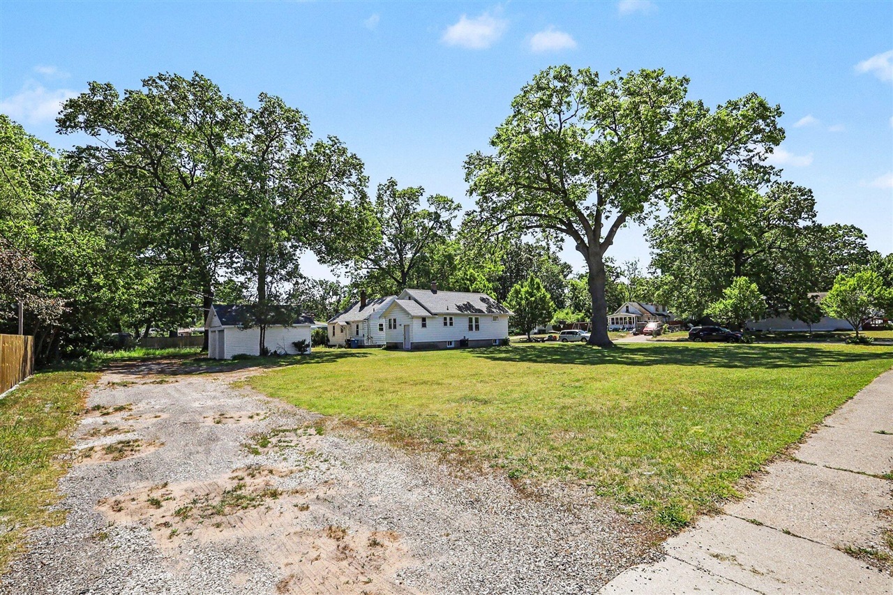 main property photo 19
