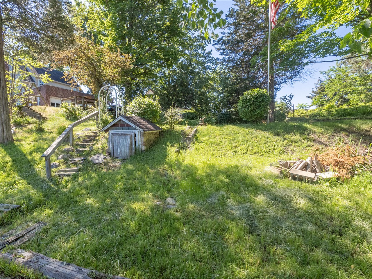 main property photo 30