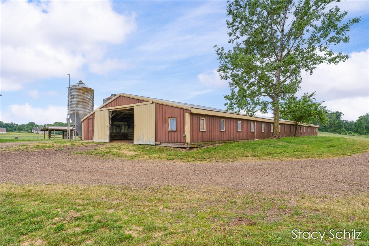 main property photo 47