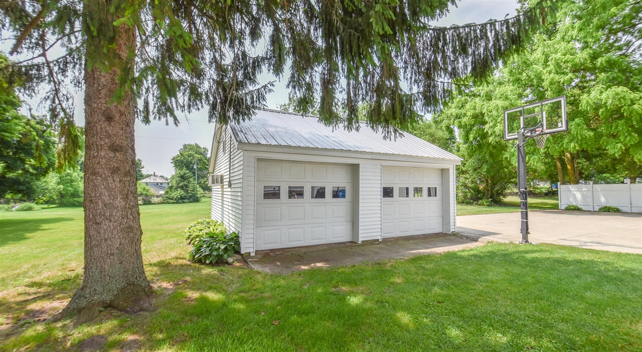 main property photo 5