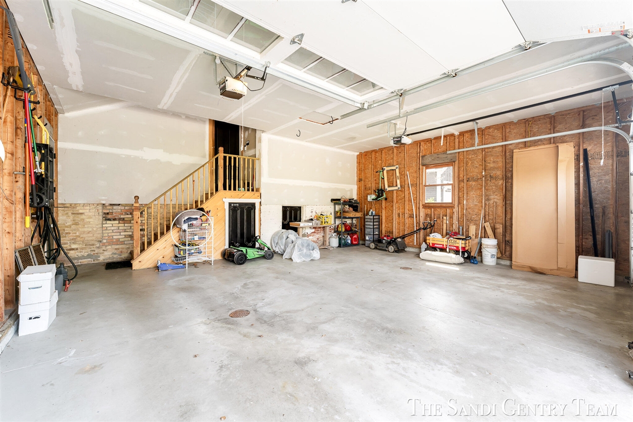 main property photo 78