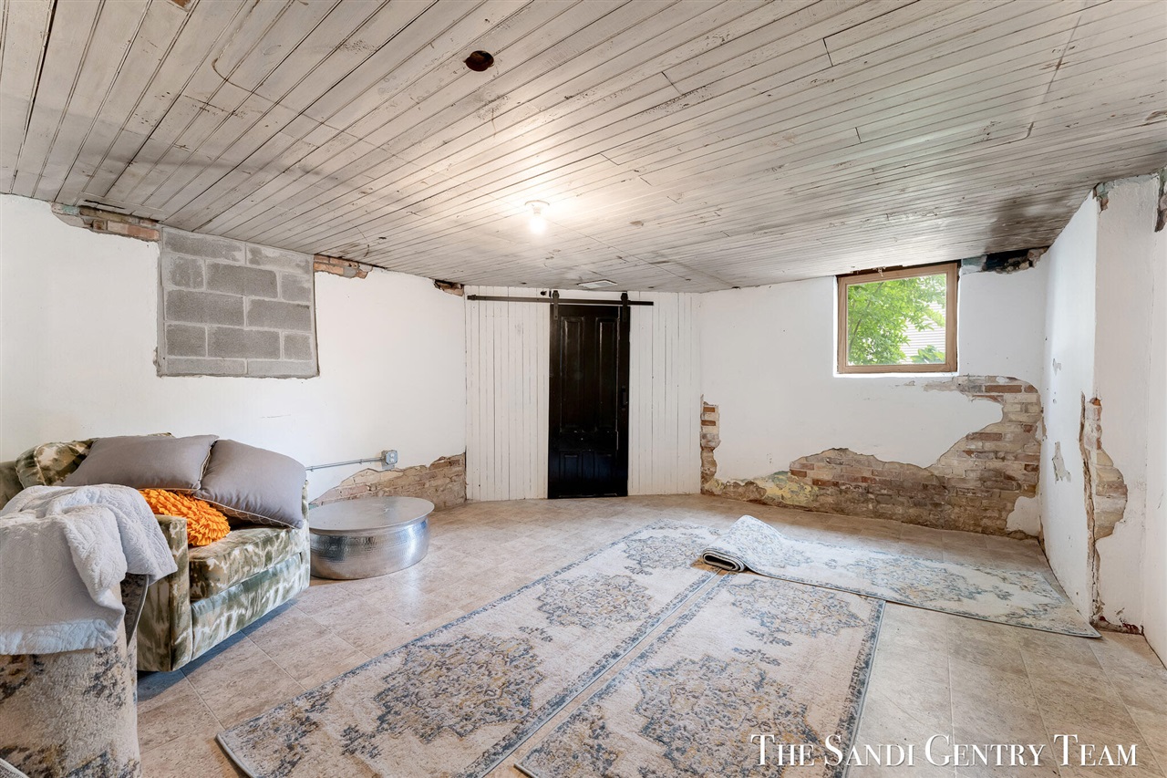 main property photo 79