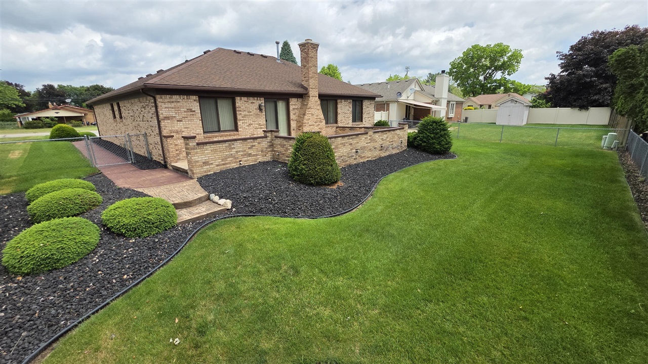 main property photo 32