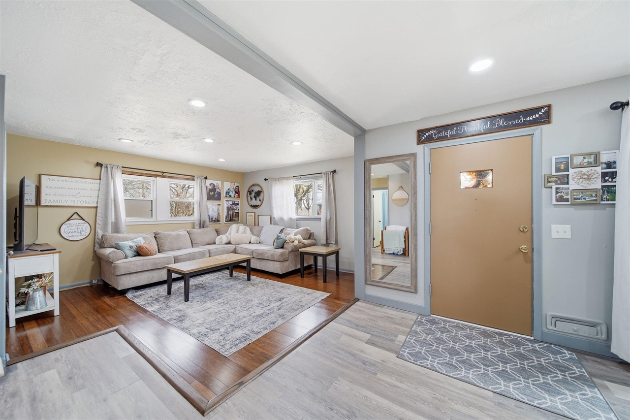property viewer photo 5