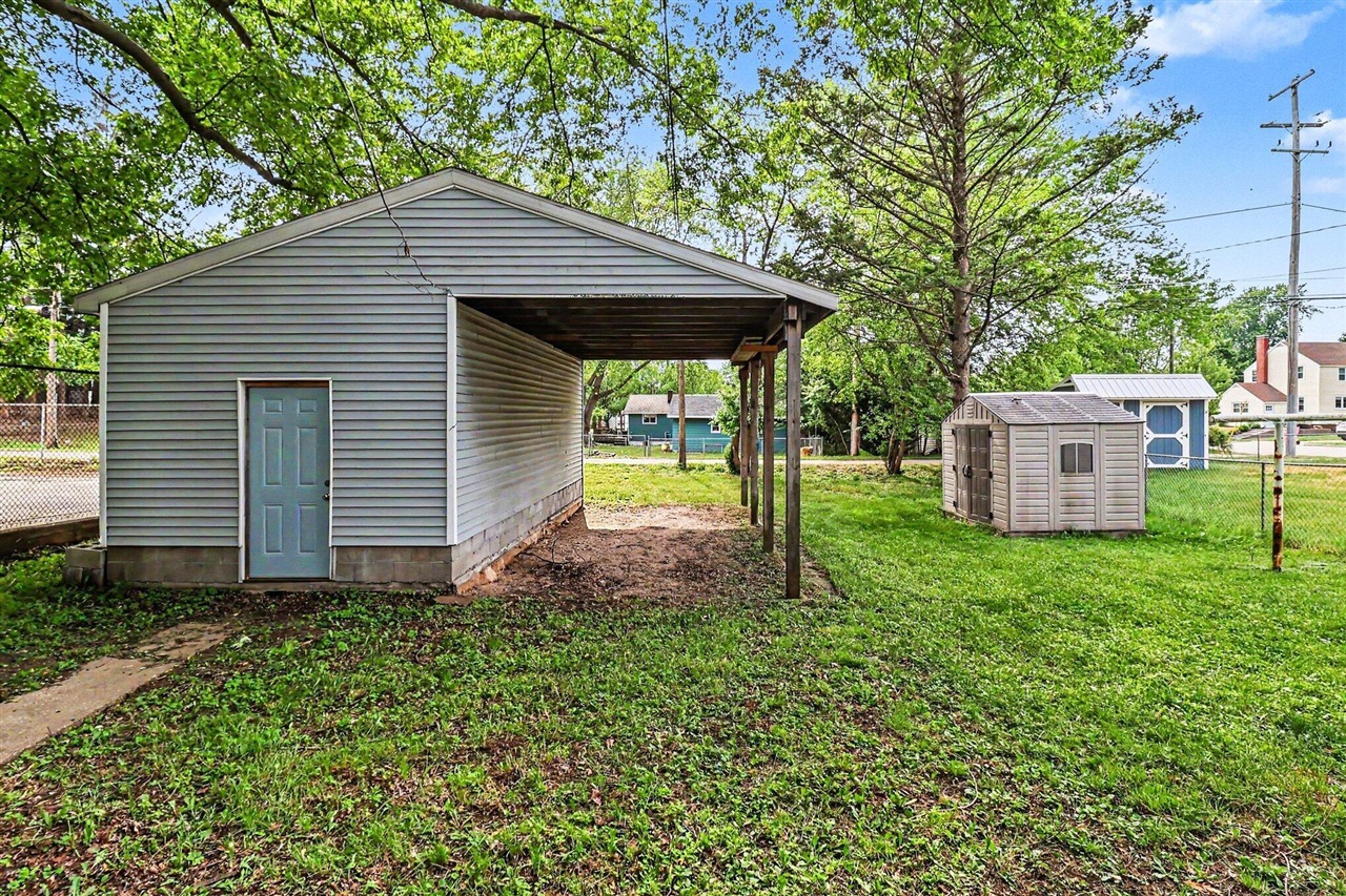 main property photo 40