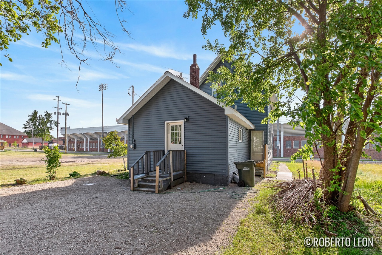 main property photo 19