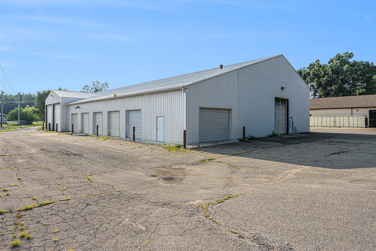 main property photo 34