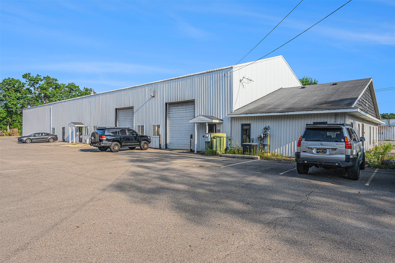 main property photo 37