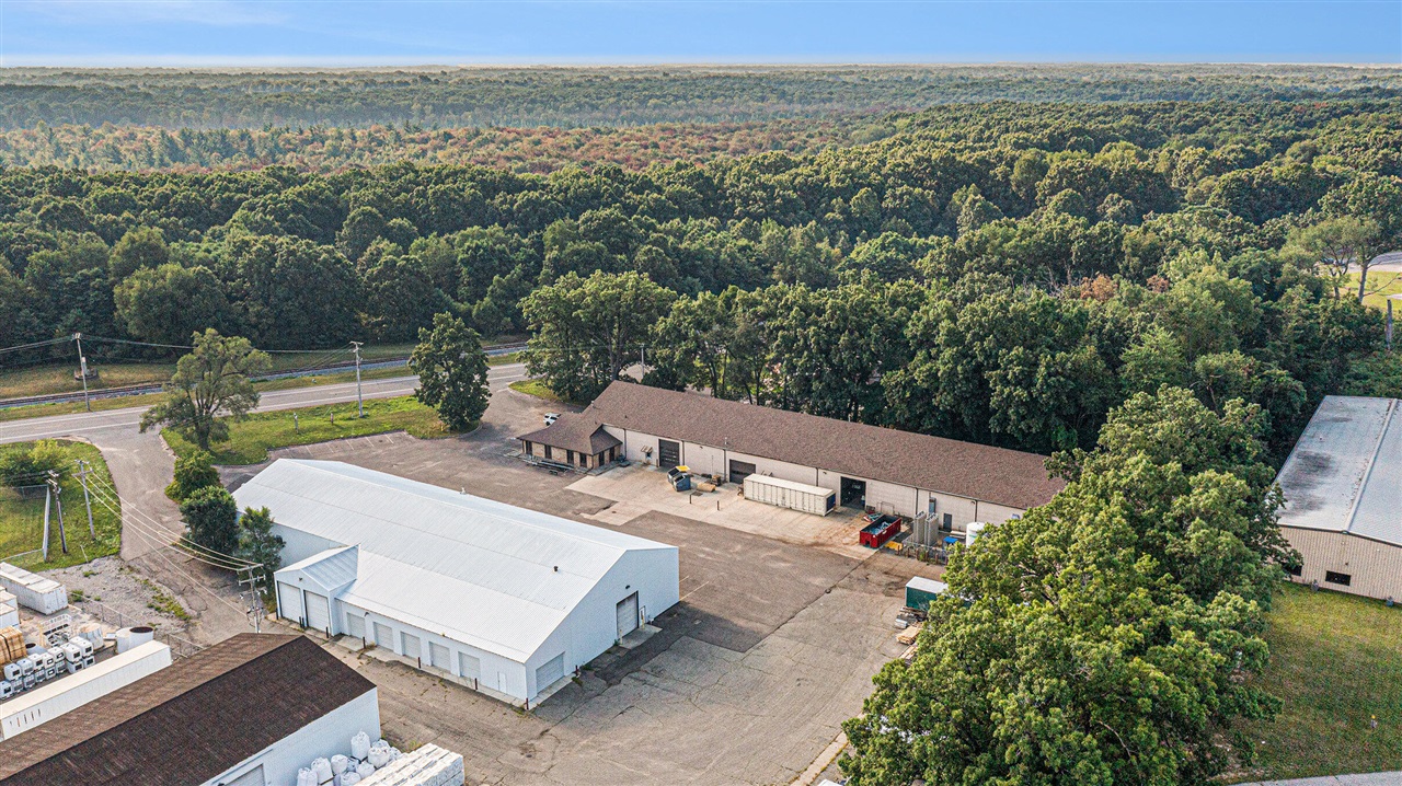 main property photo 40