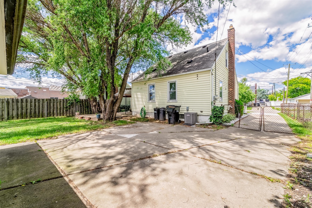 main property photo 32