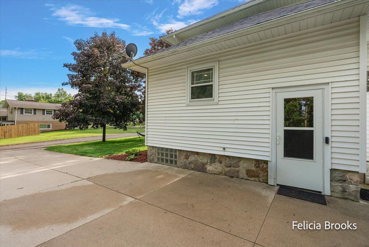 main property photo 6