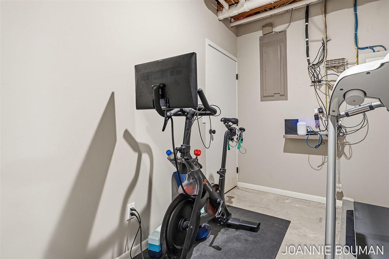main property photo 50