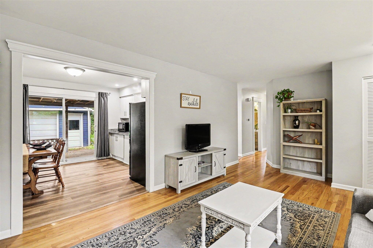 property viewer photo 4