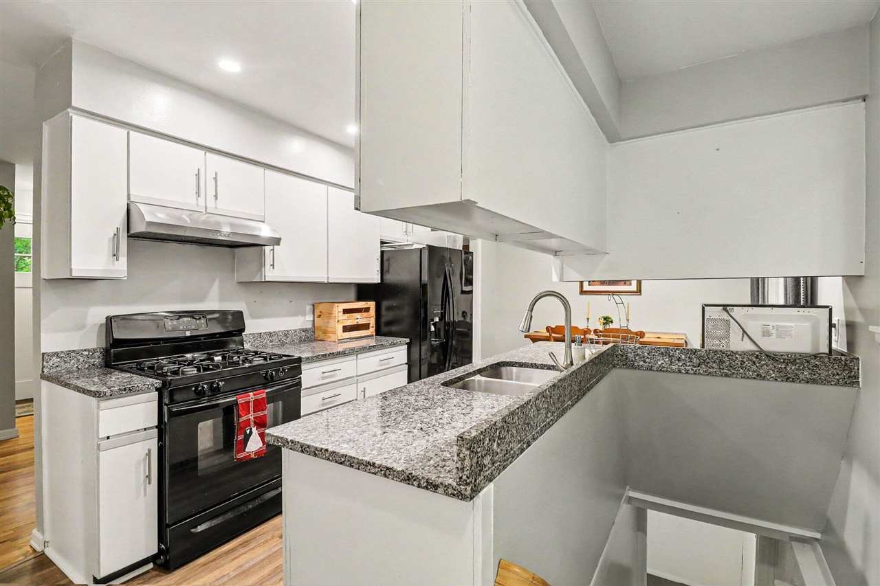 property viewer photo 7