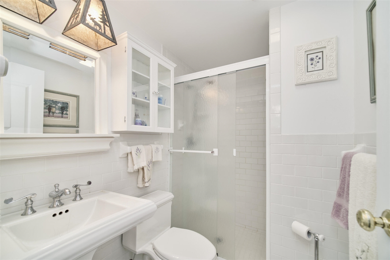 property viewer photo 45