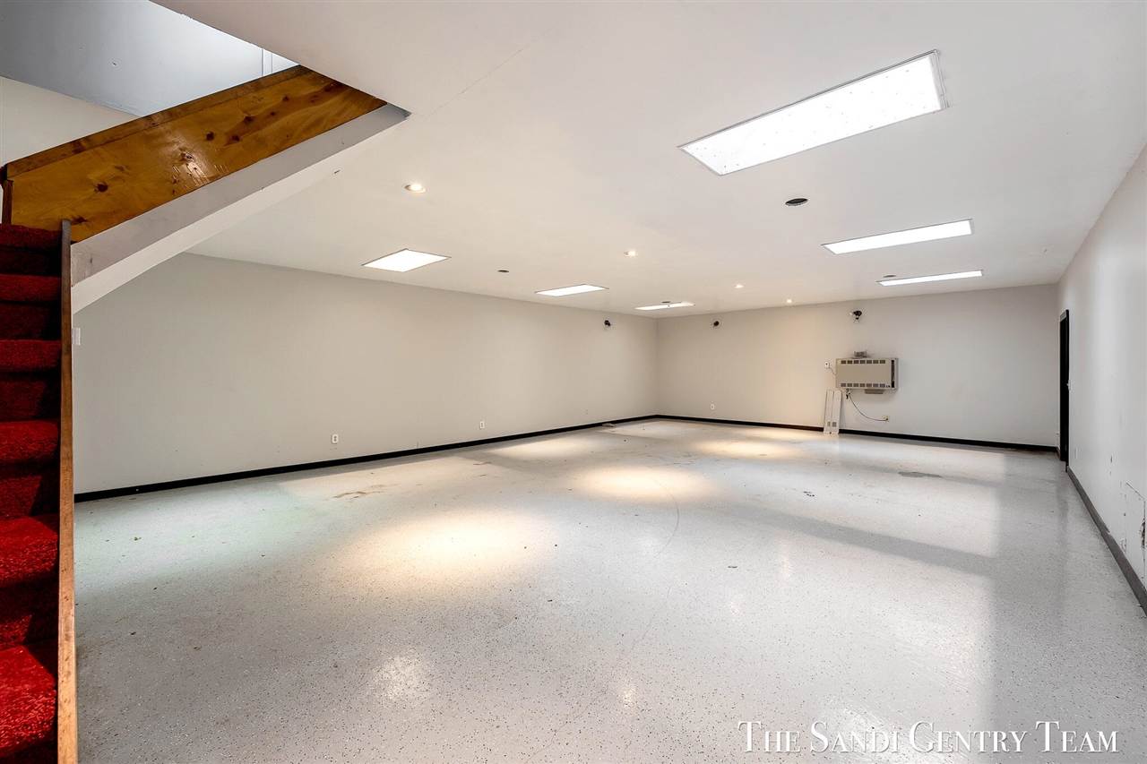 main property photo 70