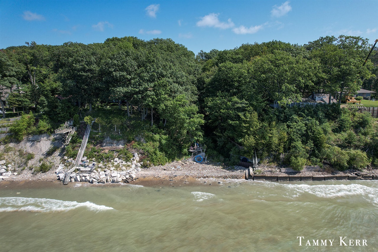 main property photo 78