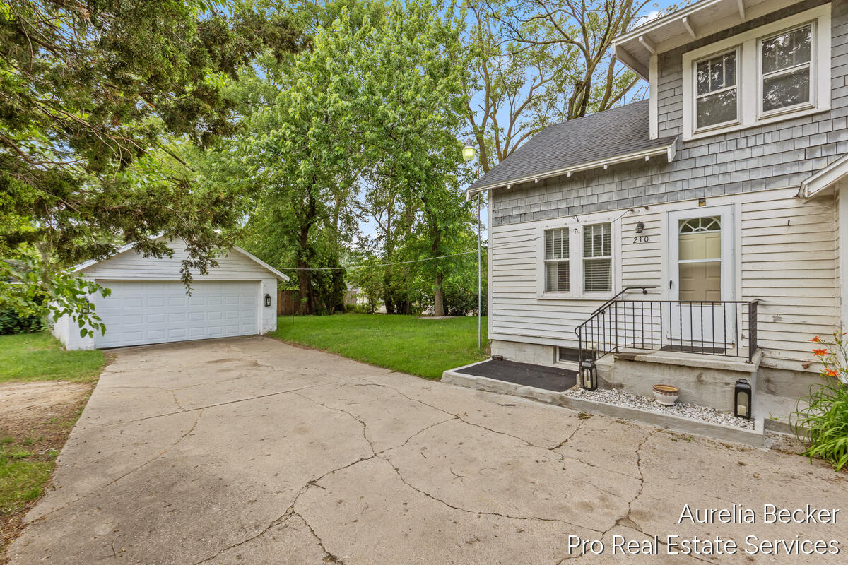 main property photo 17