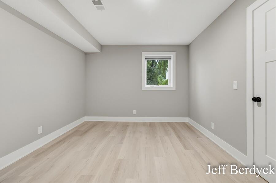 property viewer photo 43