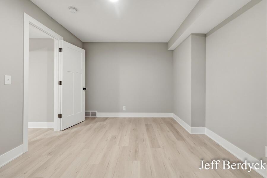 property viewer photo 45