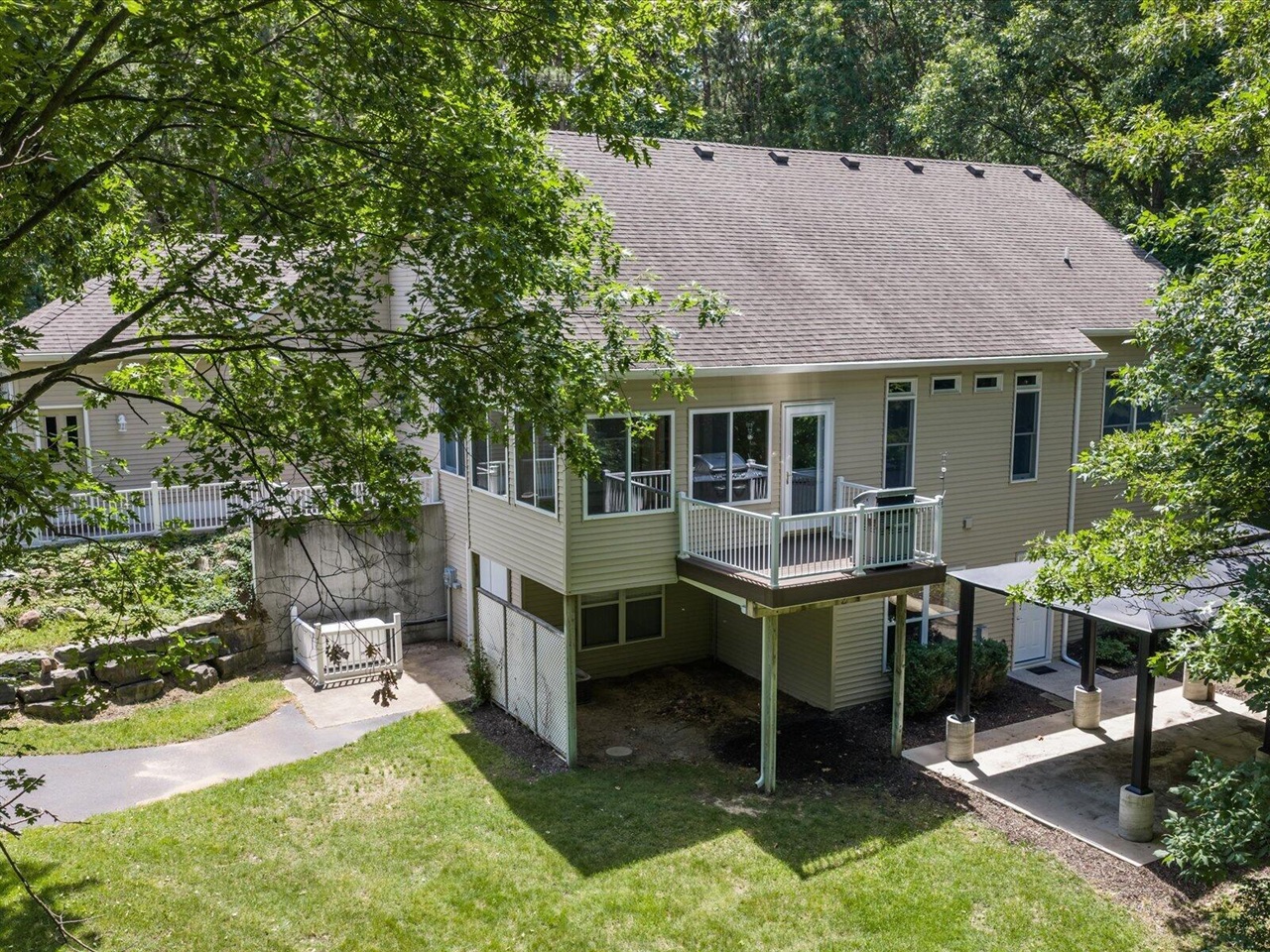 main property photo 4