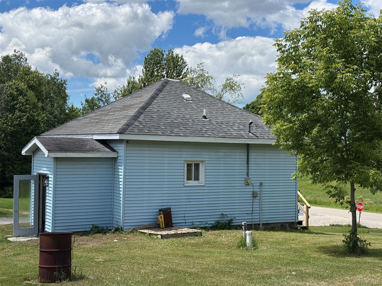 main property photo 20