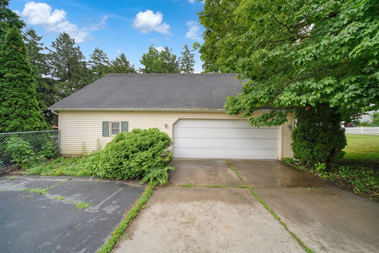 main property photo 65