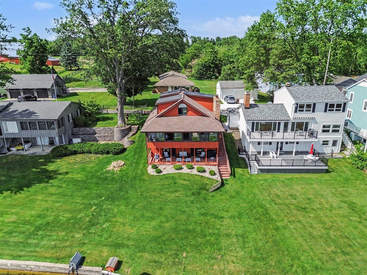 main property photo 28