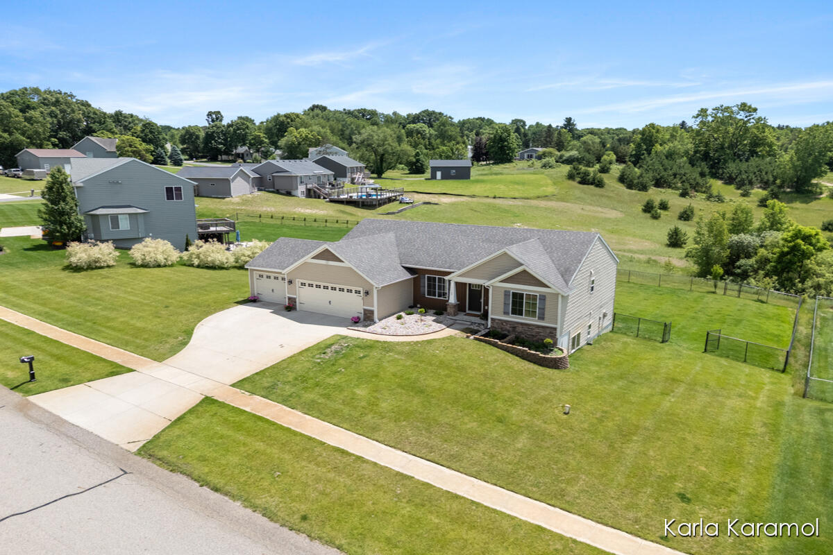 main property photo 41