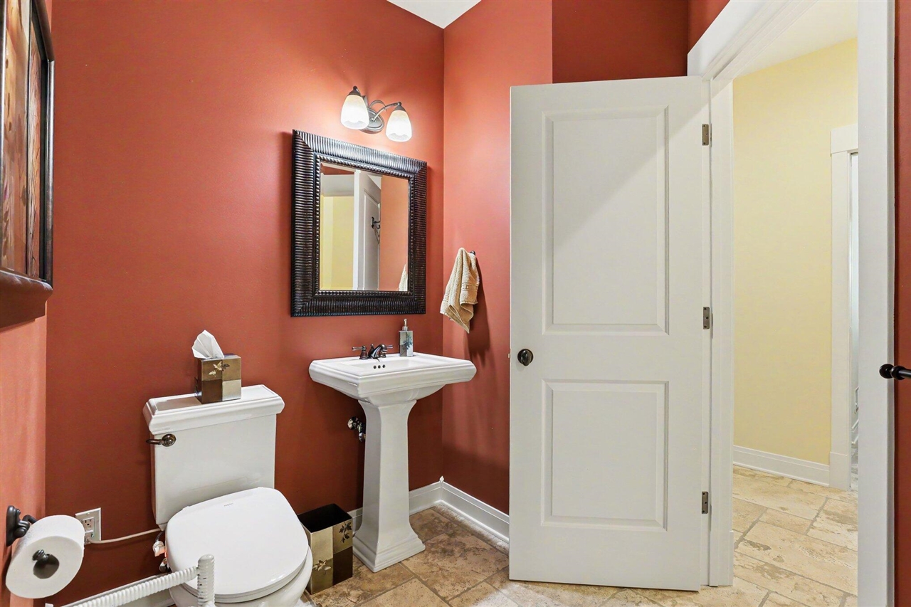 main property photo 25