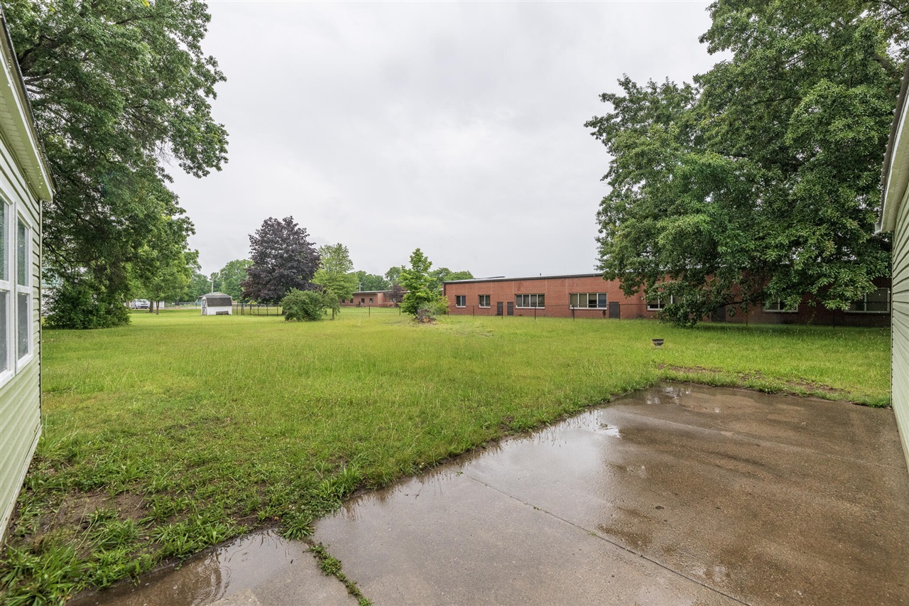 main property photo 39