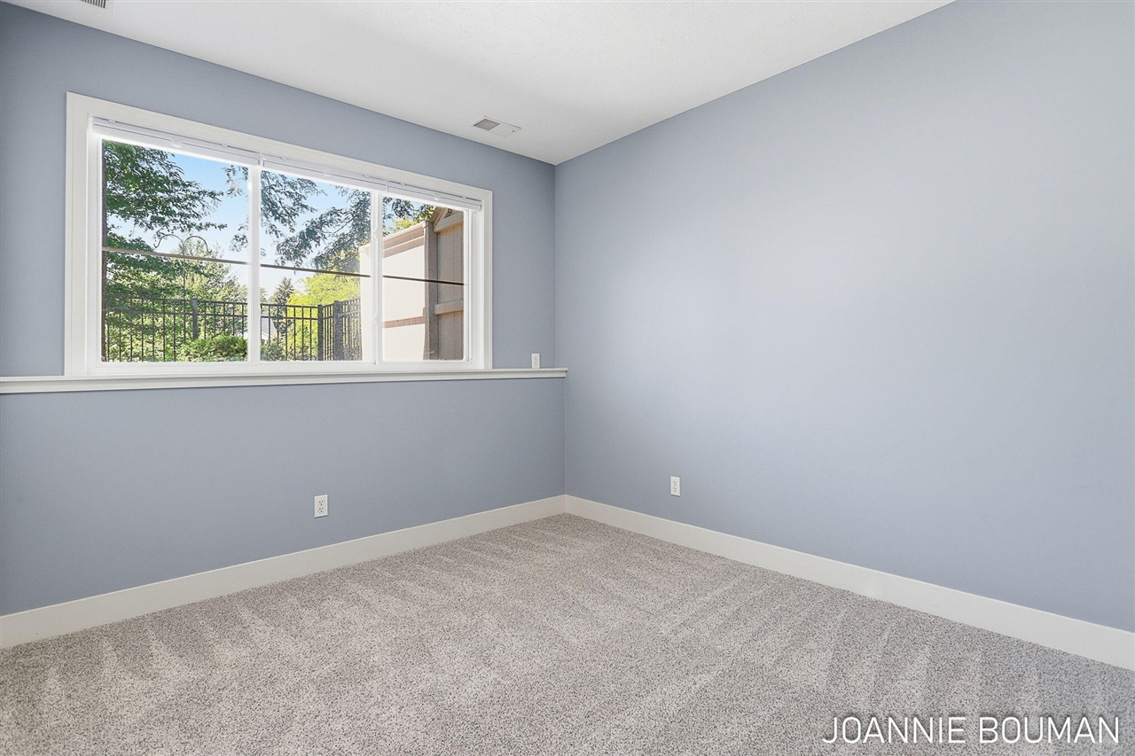 property viewer photo 23