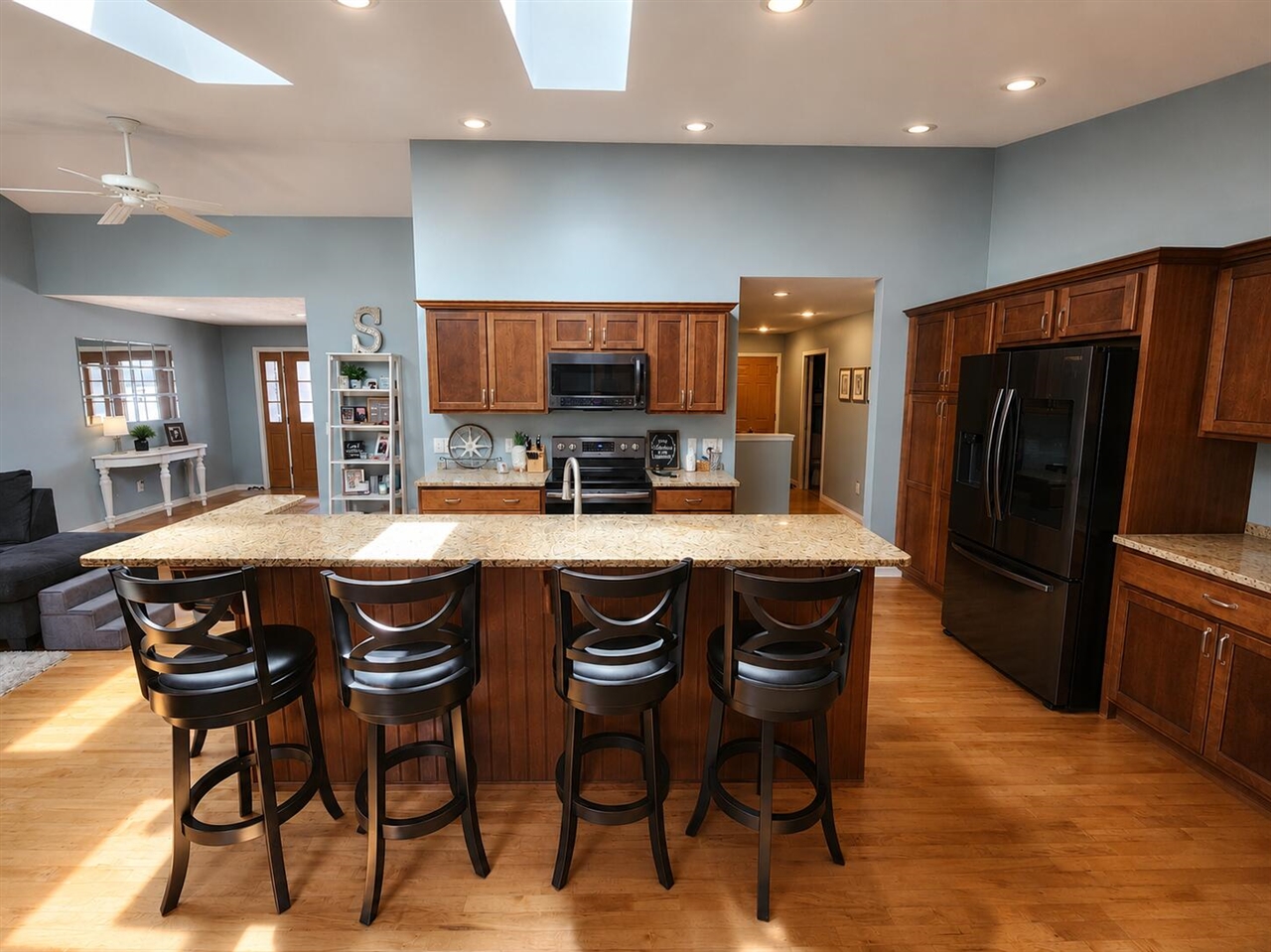 main property photo 6