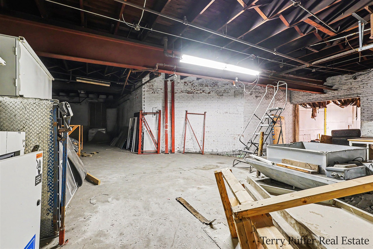 main property photo 10