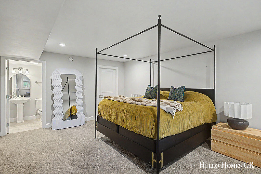 main property photo 77
