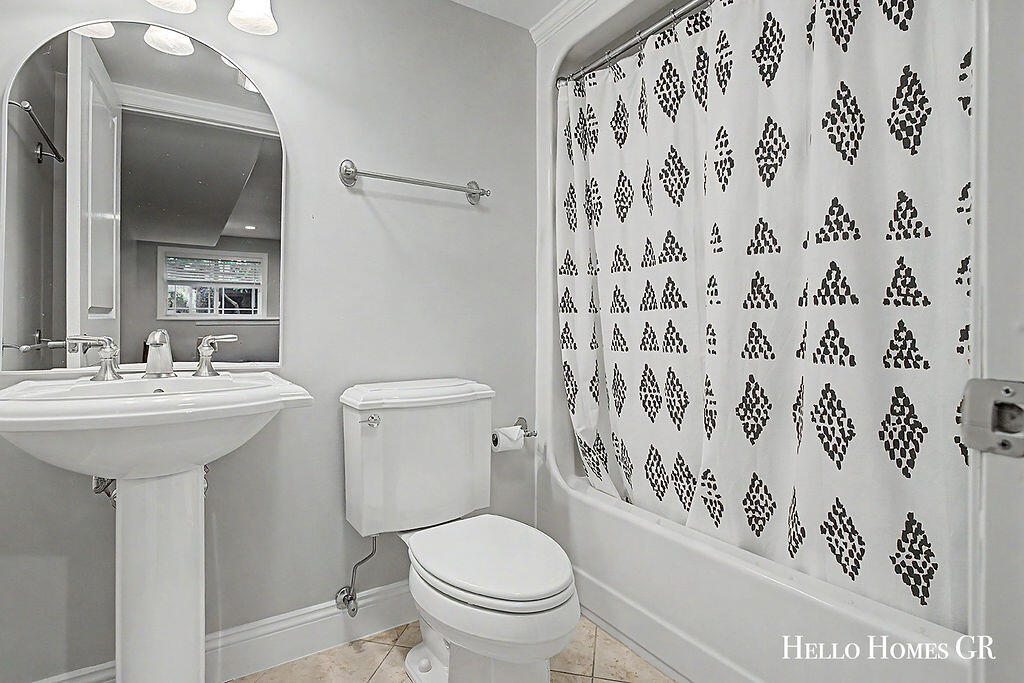 main property photo 78