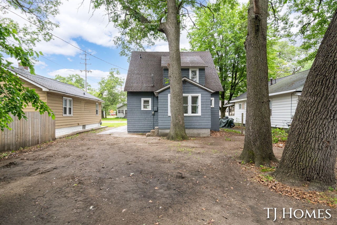main property photo 33