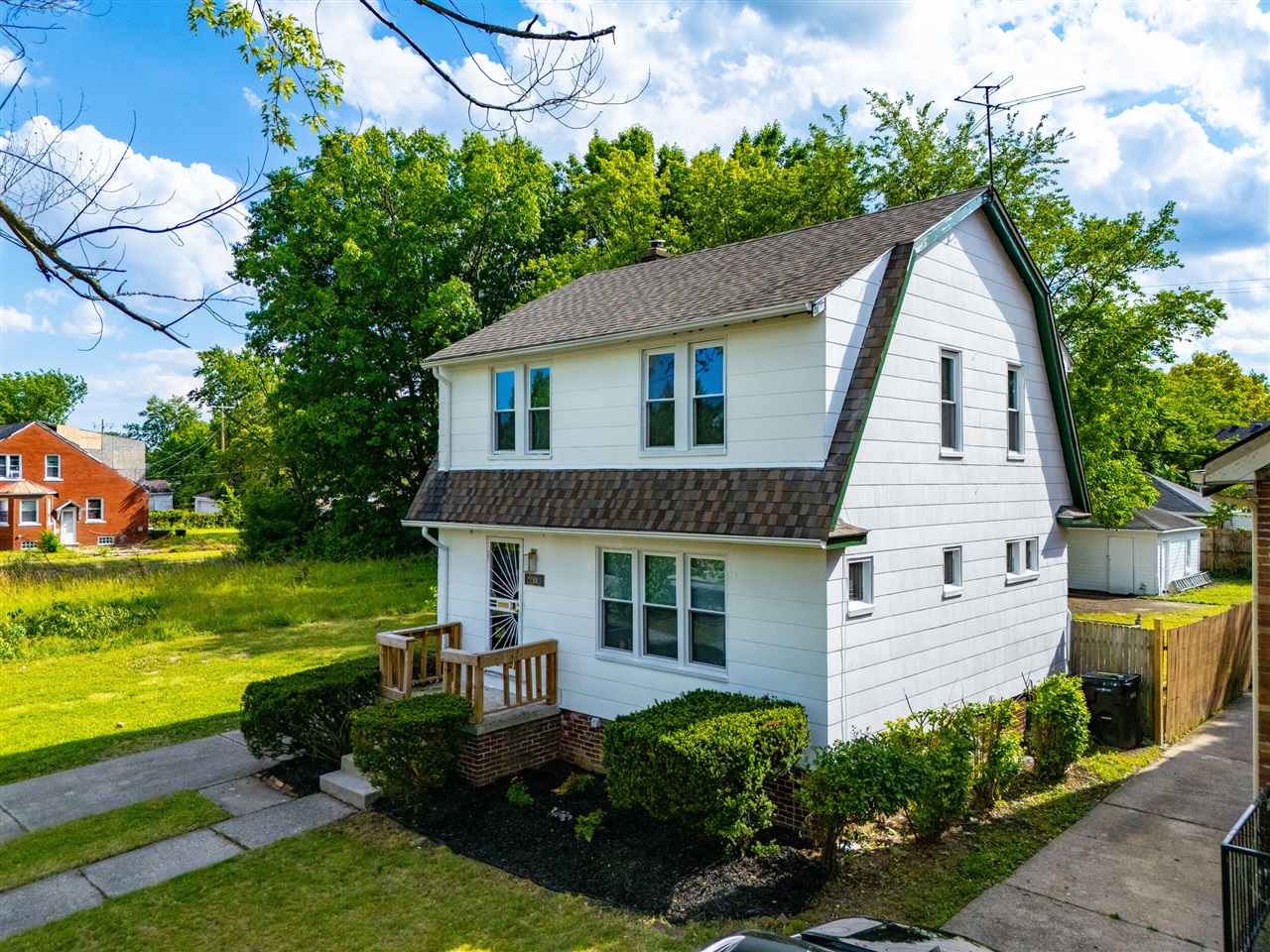 main property photo 40