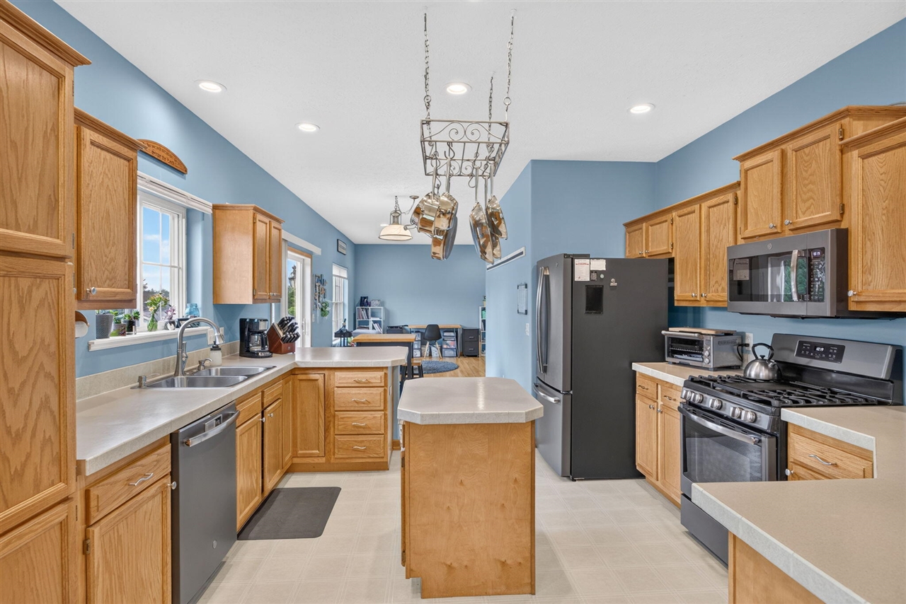 main property photo 13