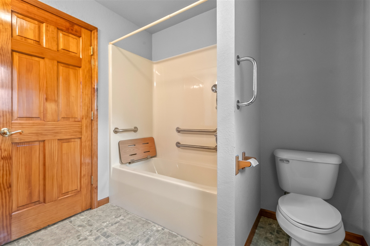 main property photo 40