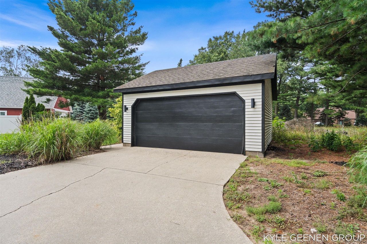 main property photo 81